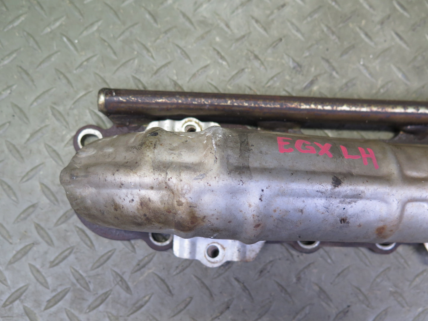 2004-2009 Lexus UZJ120L GX470 4.7L Engine Left Side Exhaust Manifold W/ Shield