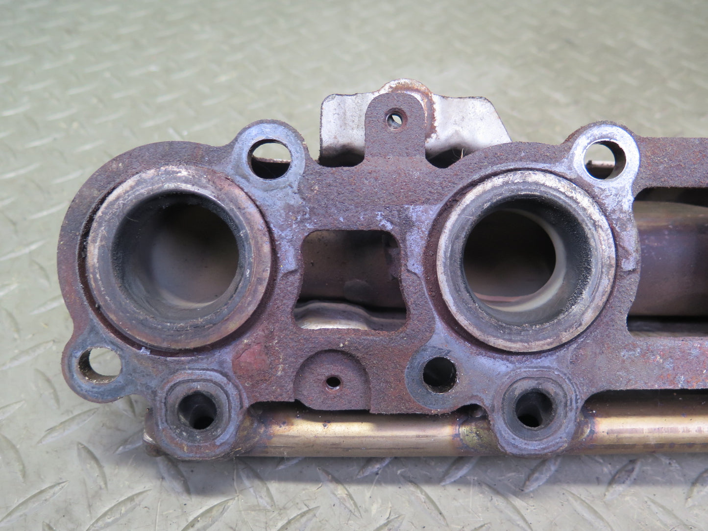 2004-2009 Lexus UZJ120L GX470 4.7L Engine Left Side Exhaust Manifold W/ Shield