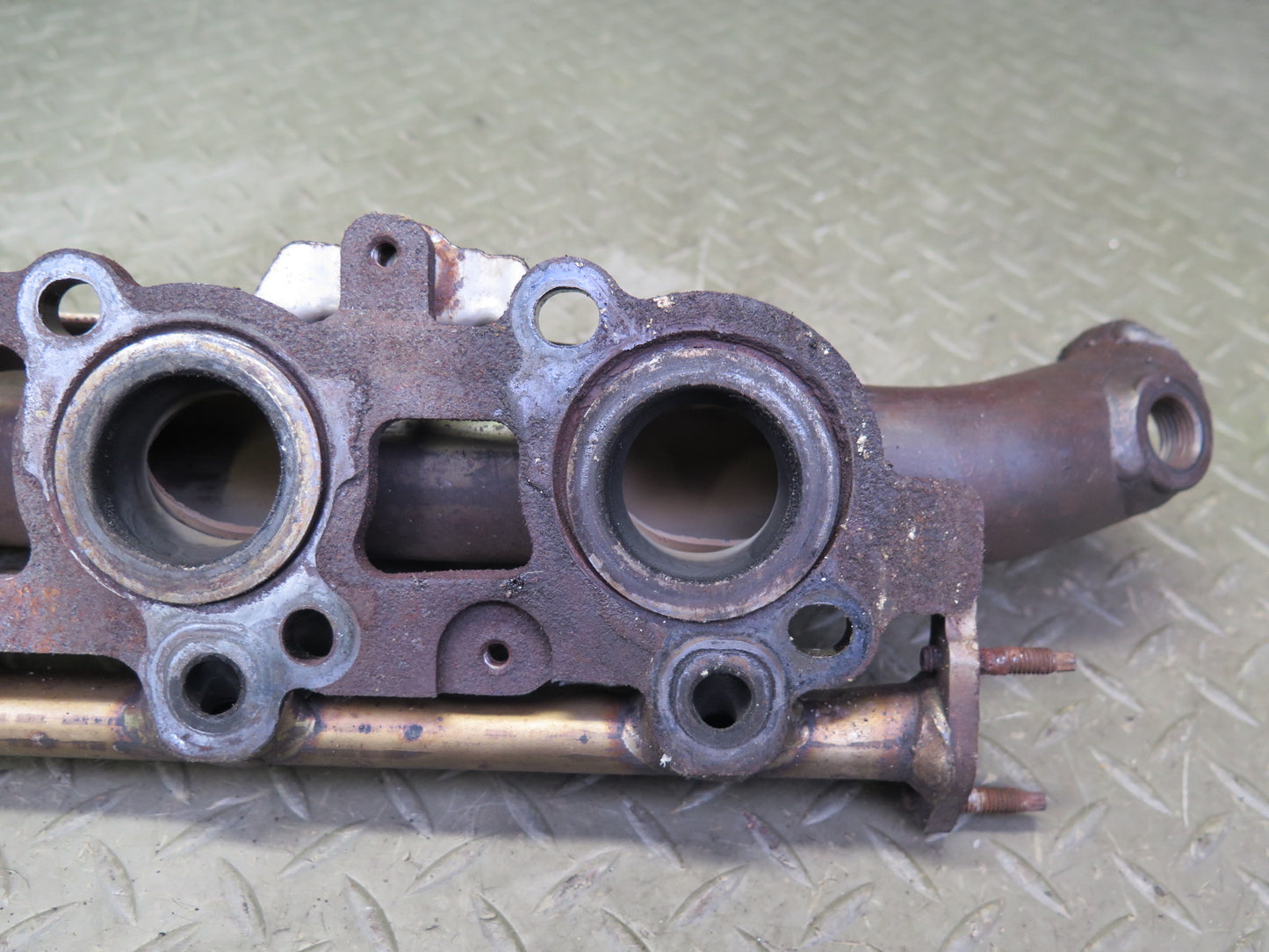 2004-2009 Lexus UZJ120L GX470 4.7L Engine Left Side Exhaust Manifold W/ Shield