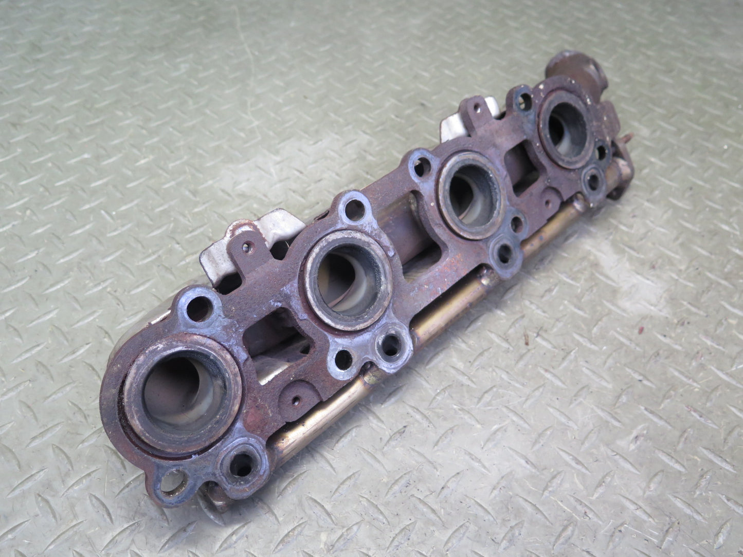 2004-2009 Lexus UZJ120L GX470 4.7L Engine Left Side Exhaust Manifold W/ Shield