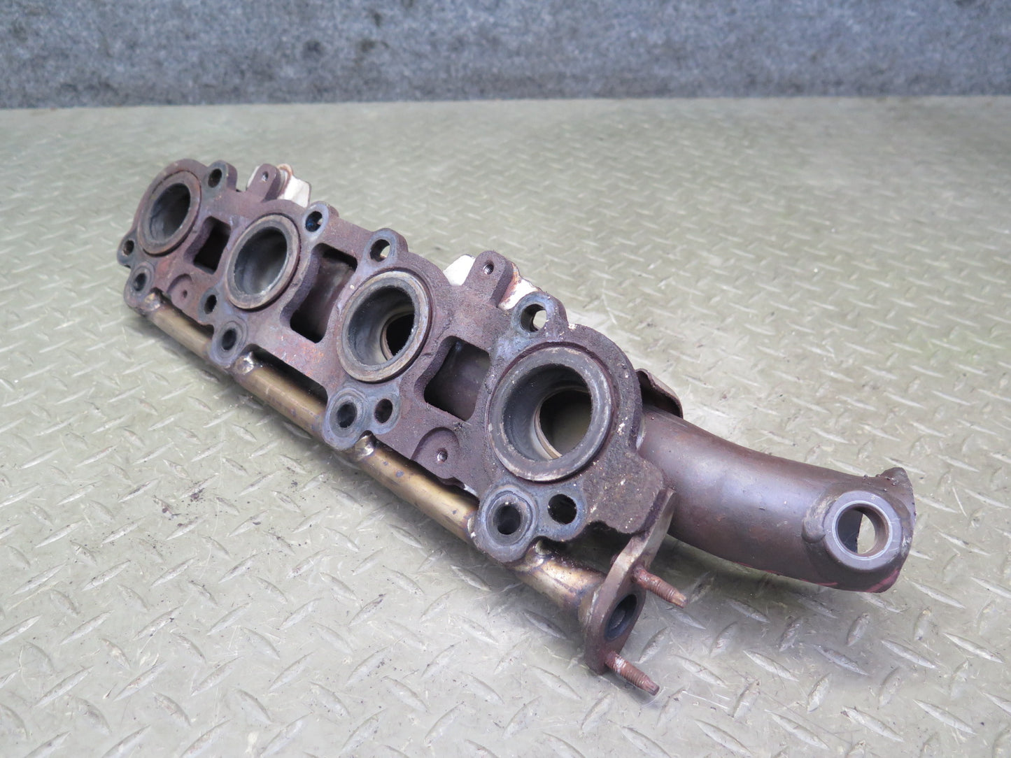 2004-2009 Lexus UZJ120L GX470 4.7L Engine Left Side Exhaust Manifold W/ Shield