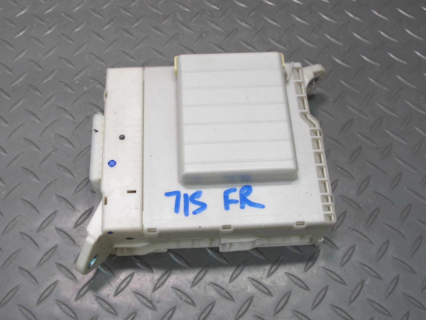 2008 Lexus USE20L Is-f Fuse Relay Junction Box Module 82730-53500 OEM