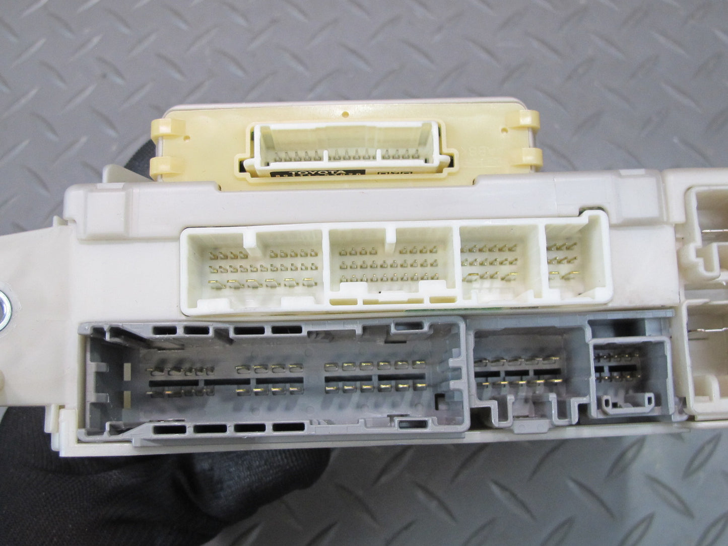 2008 Lexus USE20L Is-f Fuse Relay Junction Box Module 82730-53500 OEM