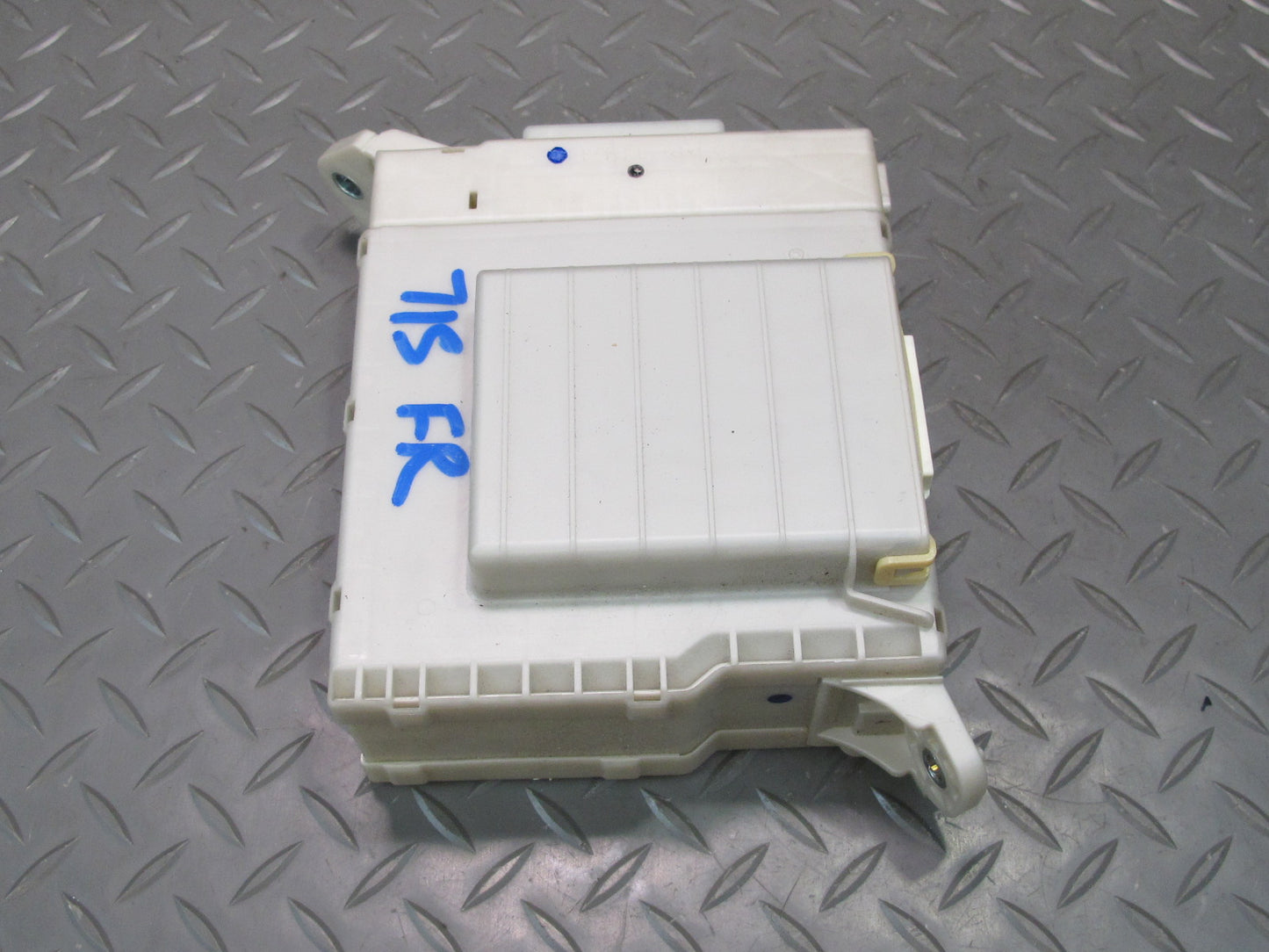 2008 Lexus USE20L Is-f Fuse Relay Junction Box Module 82730-53500 OEM