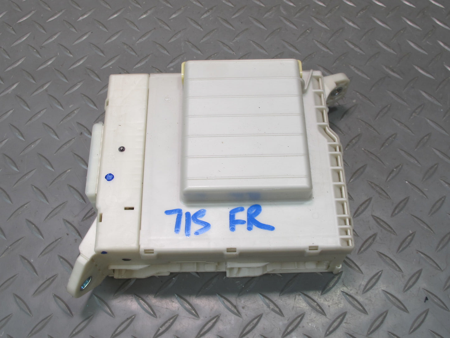 2008 Lexus USE20L Is-f Fuse Relay Junction Box Module 82730-53500 OEM