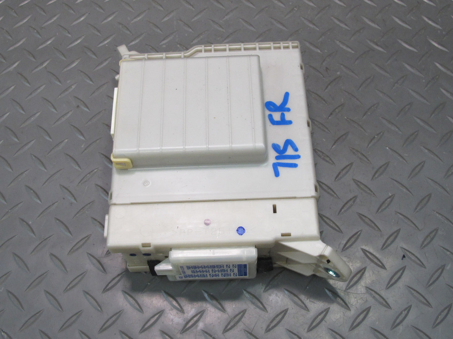 2008 Lexus USE20L Is-f Fuse Relay Junction Box Module 82730-53500 OEM