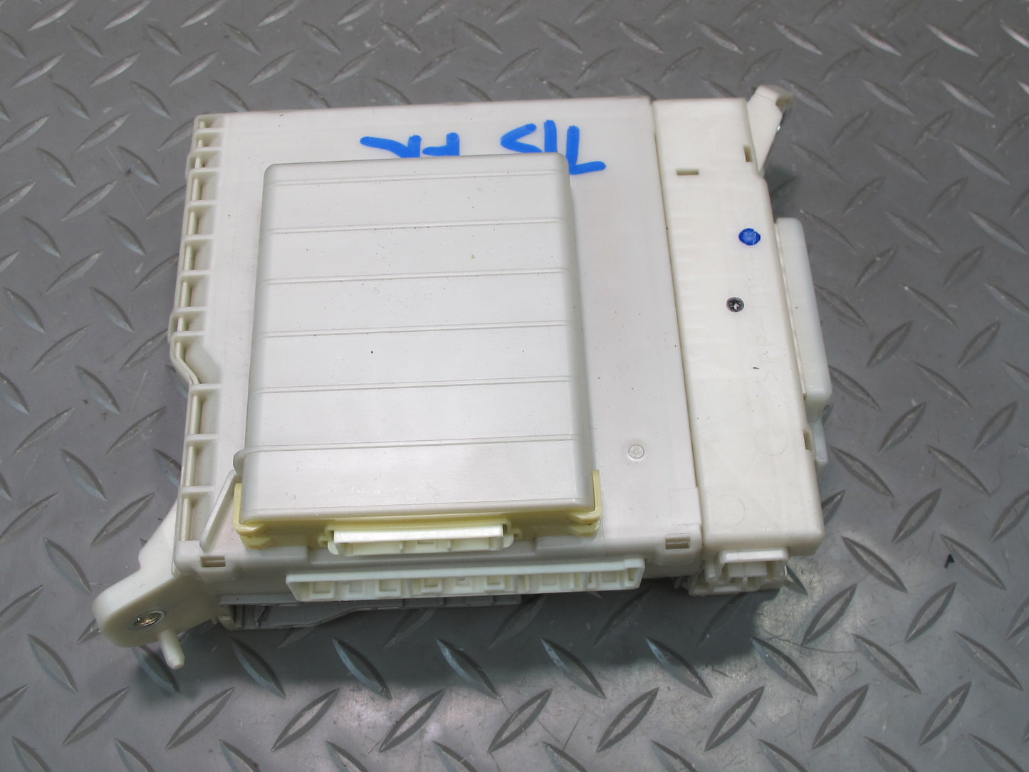 2008 Lexus USE20L Is-f Fuse Relay Junction Box Module 82730-53500 OEM