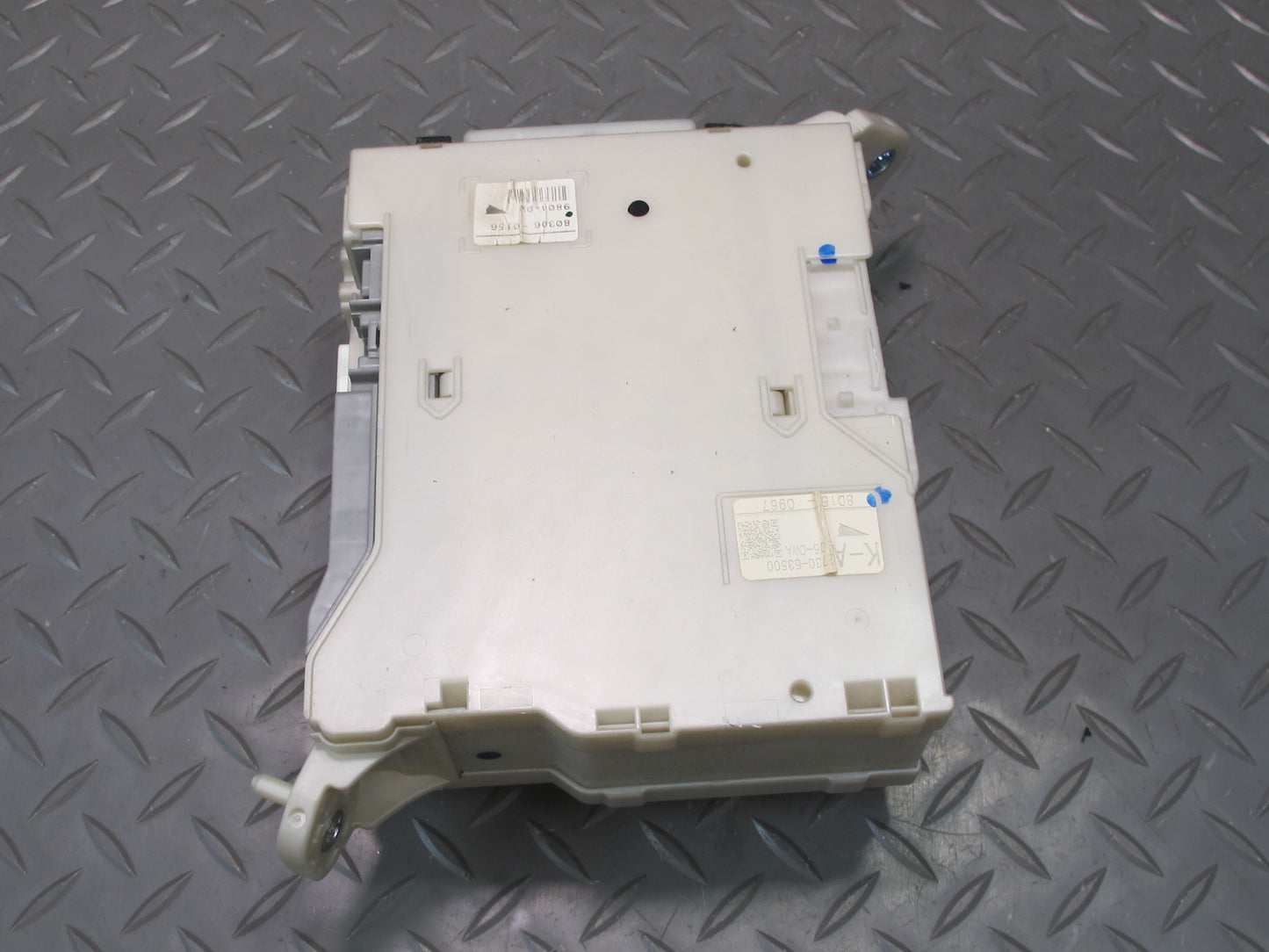 2008 Lexus USE20L Is-f Fuse Relay Junction Box Module 82730-53500 OEM