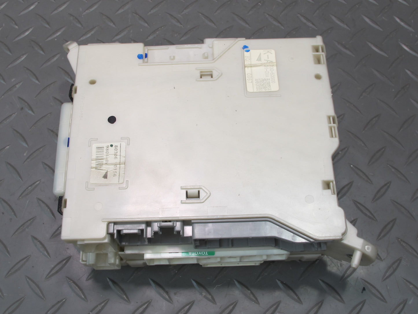 2008 Lexus USE20L Is-f Fuse Relay Junction Box Module 82730-53500 OEM