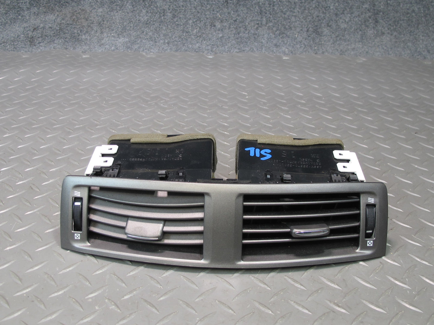 06-08 Lexus IS250 IS350 Is-f Dash Center Air Vent Grille 55670-53010 OEM