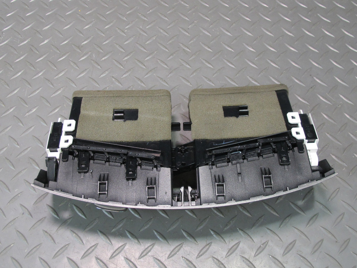 06-08 Lexus IS250 IS350 Is-f Dash Center Air Vent Grille 55670-53010 OEM