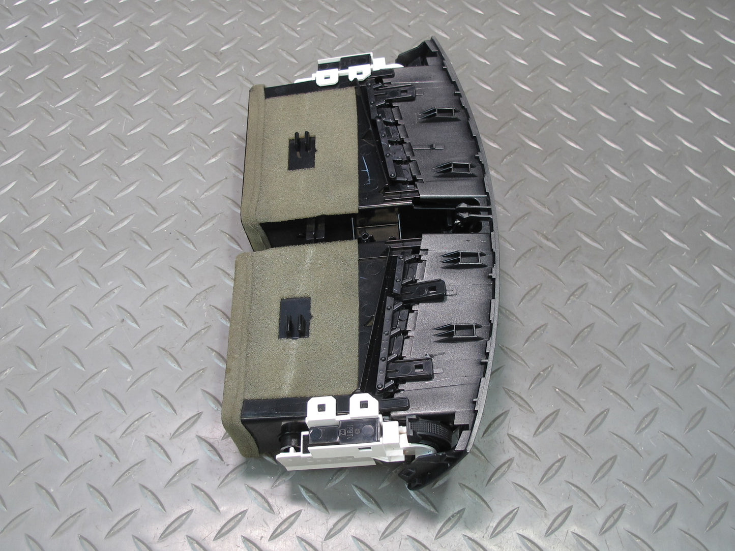 06-08 Lexus IS250 IS350 Is-f Dash Center Air Vent Grille 55670-53010 OEM