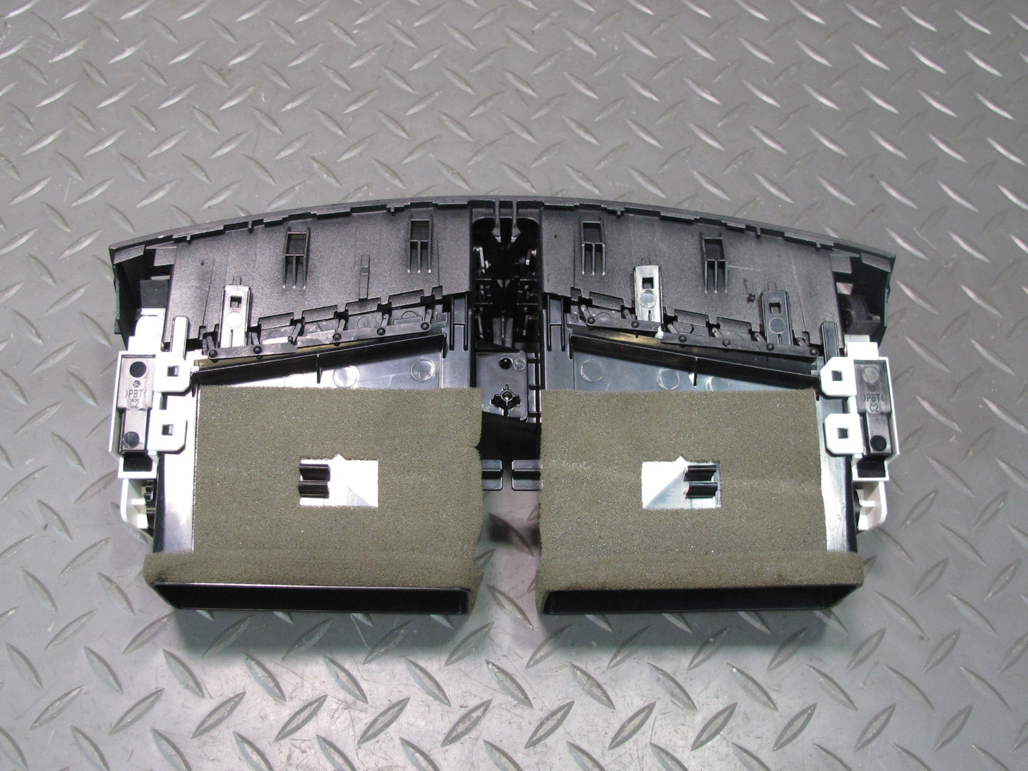 06-08 Lexus IS250 IS350 Is-f Dash Center Air Vent Grille 55670-53010 OEM