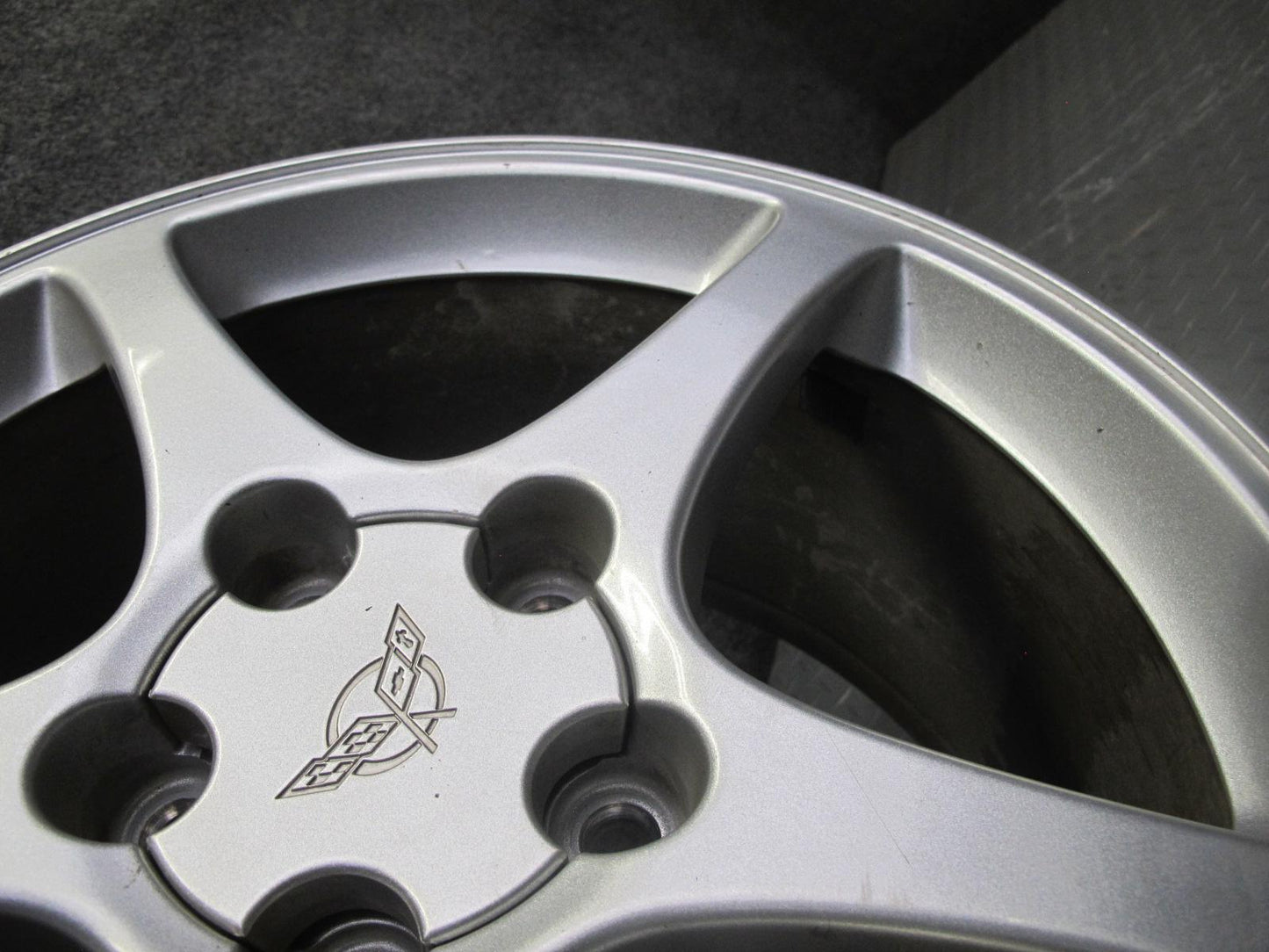 00-04 Chevrolet Corvette C5 Rear R18" Alloy Wheel Rim 18x9.5J ET65 9594182 OEM