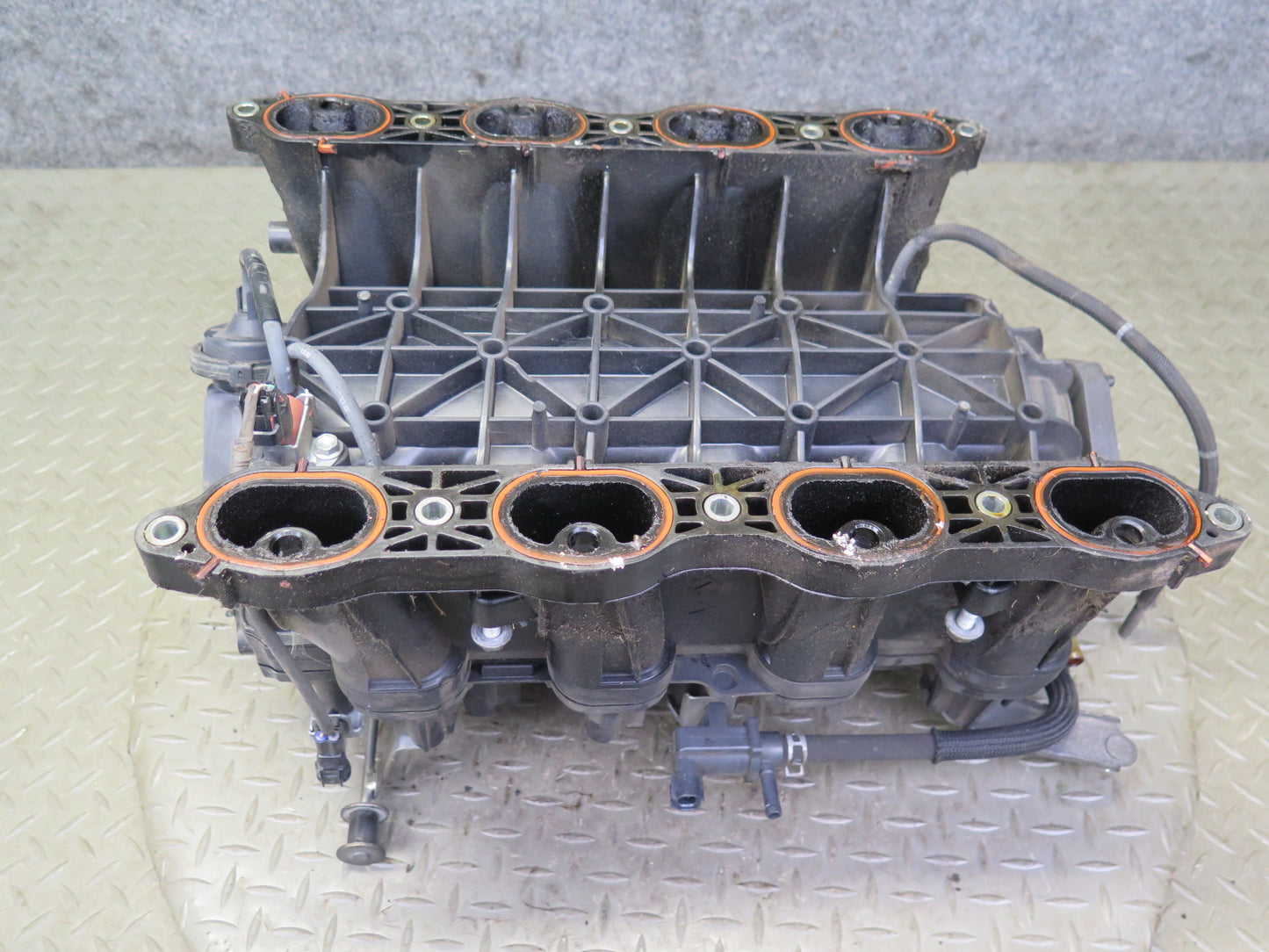 2006-2009 Lexus UZJ120L GX470 4.7L Engine Upper & Lower Air Intake Manifold Assy