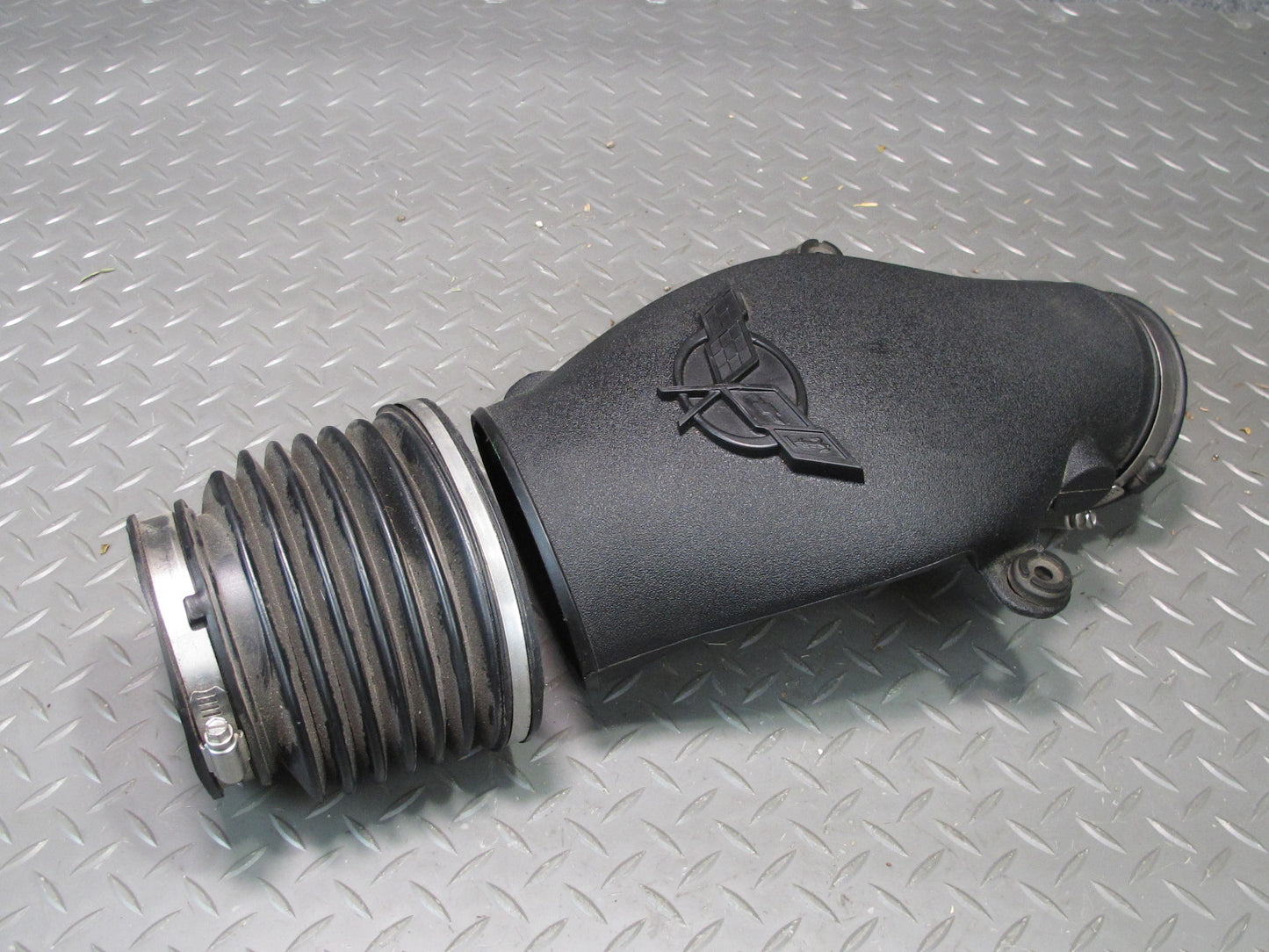 01-04 Chevrolet Corvette C5 Air Intake Duct Tube Bridge w Pipe Hose OEM