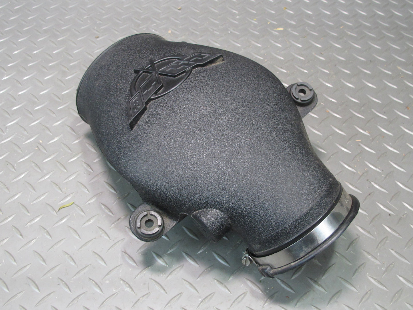 01-04 Chevrolet Corvette C5 Air Intake Duct Tube Bridge w Pipe Hose OEM