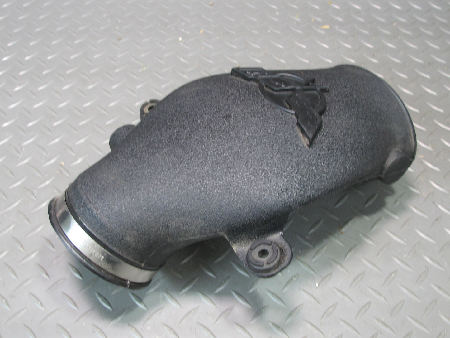 01-04 Chevrolet Corvette C5 Air Intake Duct Tube Bridge w Pipe Hose OEM