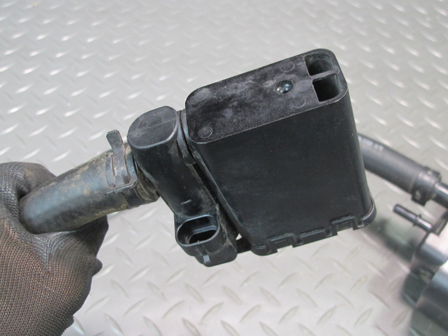 00-04 Chevrolet Corvette C5 Fuel Evap Vapor Charcoal Canister OEM