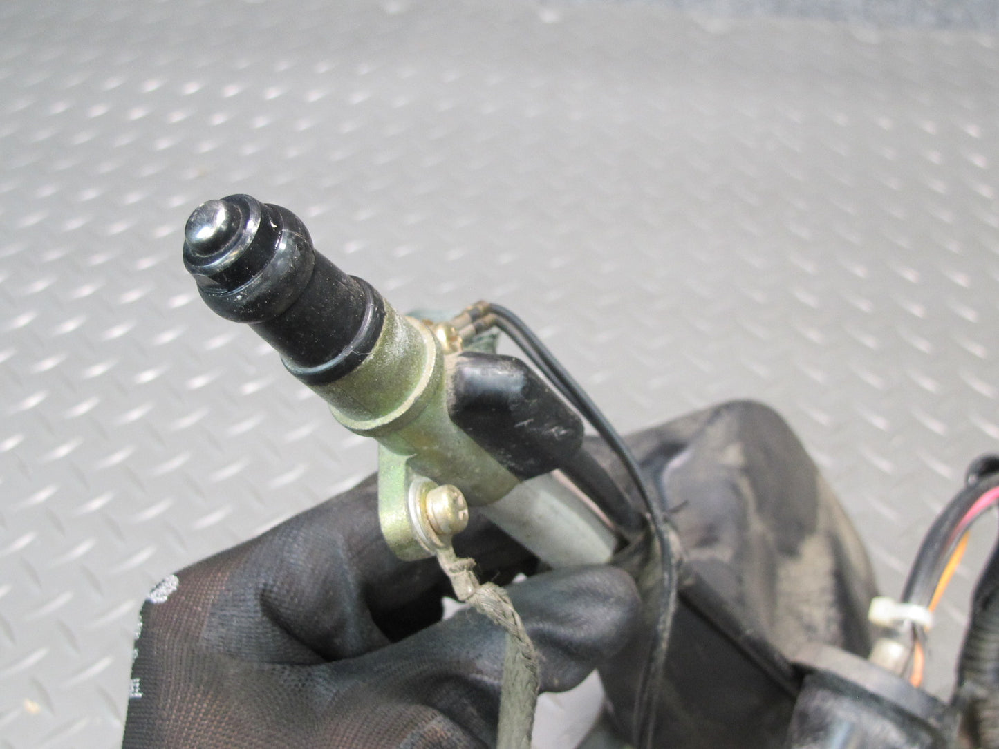 98-04 Chevrolet Corvette C5 Conv Rear Radio Power Antenna w Motor Assembly OEM