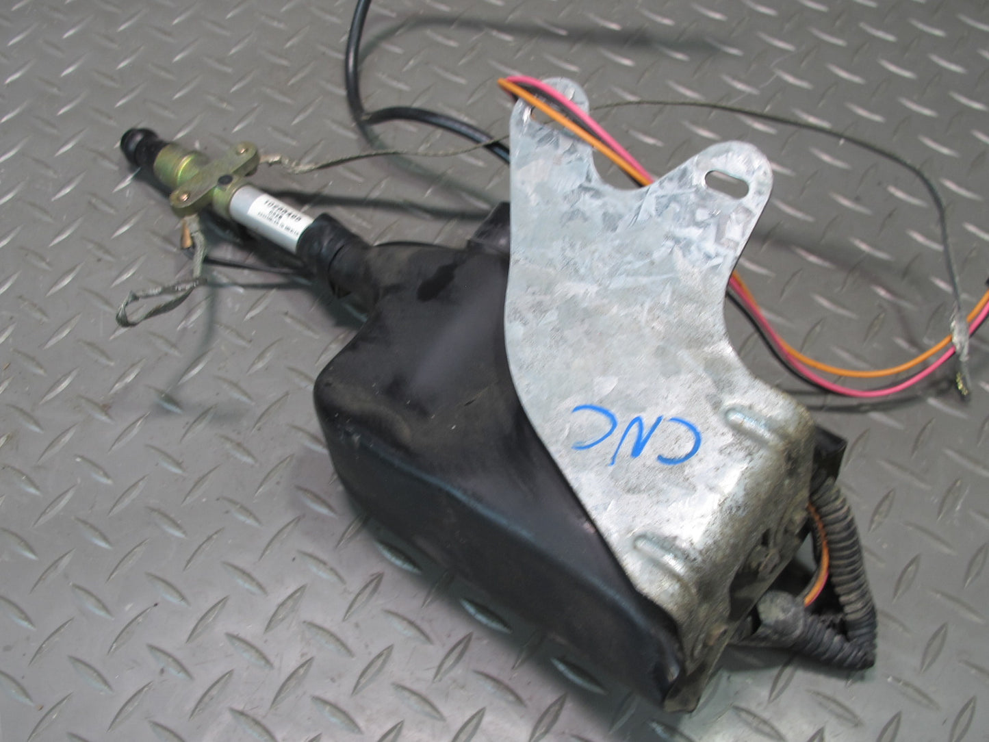 98-04 Chevrolet Corvette C5 Conv Rear Radio Power Antenna w Motor Assembly OEM