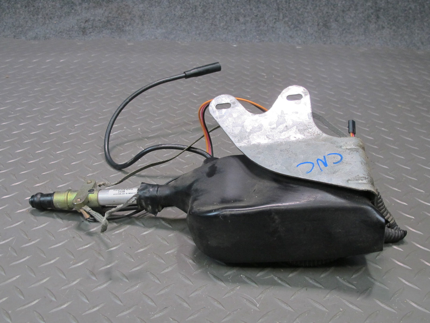 98-04 Chevrolet Corvette C5 Conv Rear Radio Power Antenna w Motor Assembly OEM