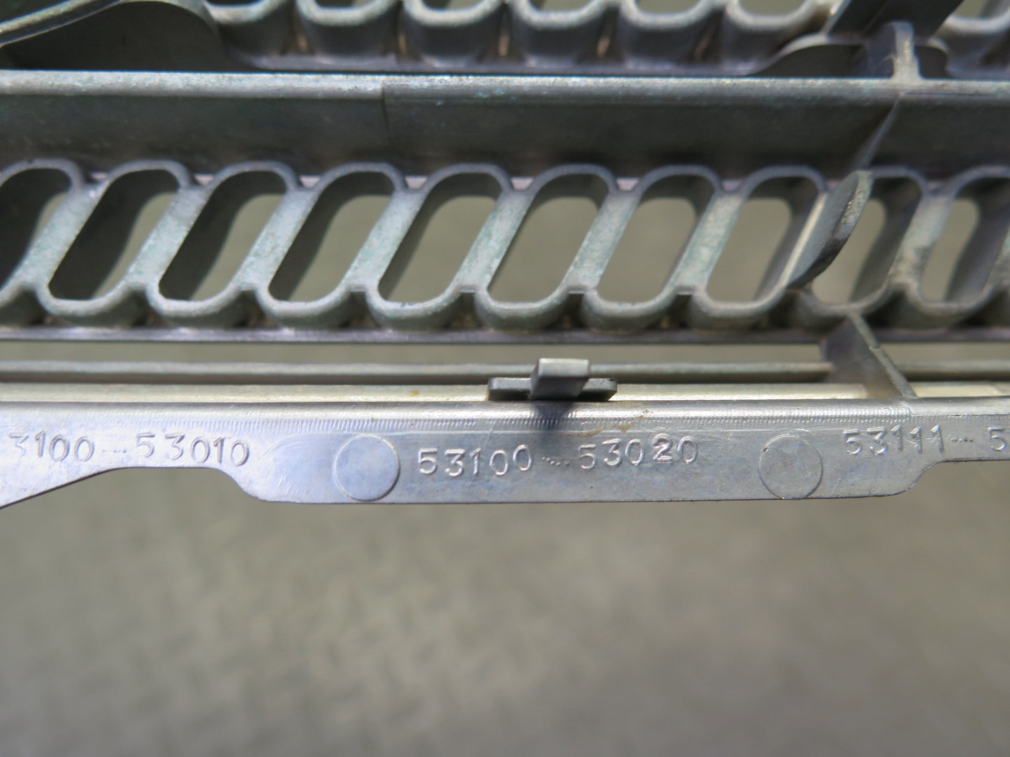 01-05 Lexus JCE10L IS300 Front Hood Chrome Grille w Emblem 53100-53020 OEM