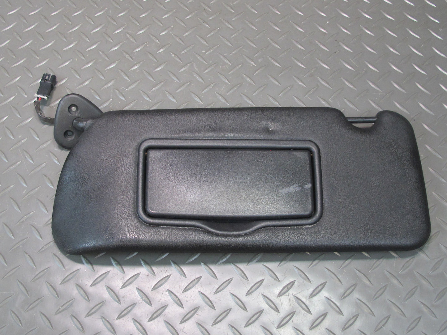 03-06 Chevrolet SSR Set of 2 Front Left & Right Sun Visor Black OEM