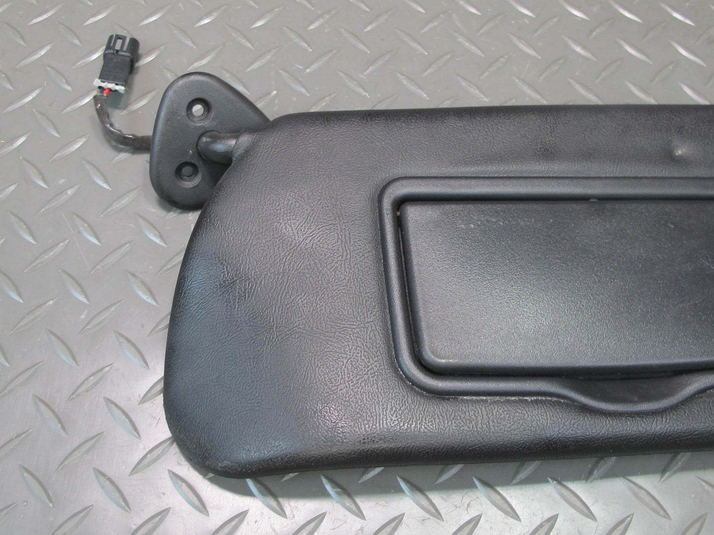 03-06 Chevrolet SSR Set of 2 Front Left & Right Sun Visor Black OEM