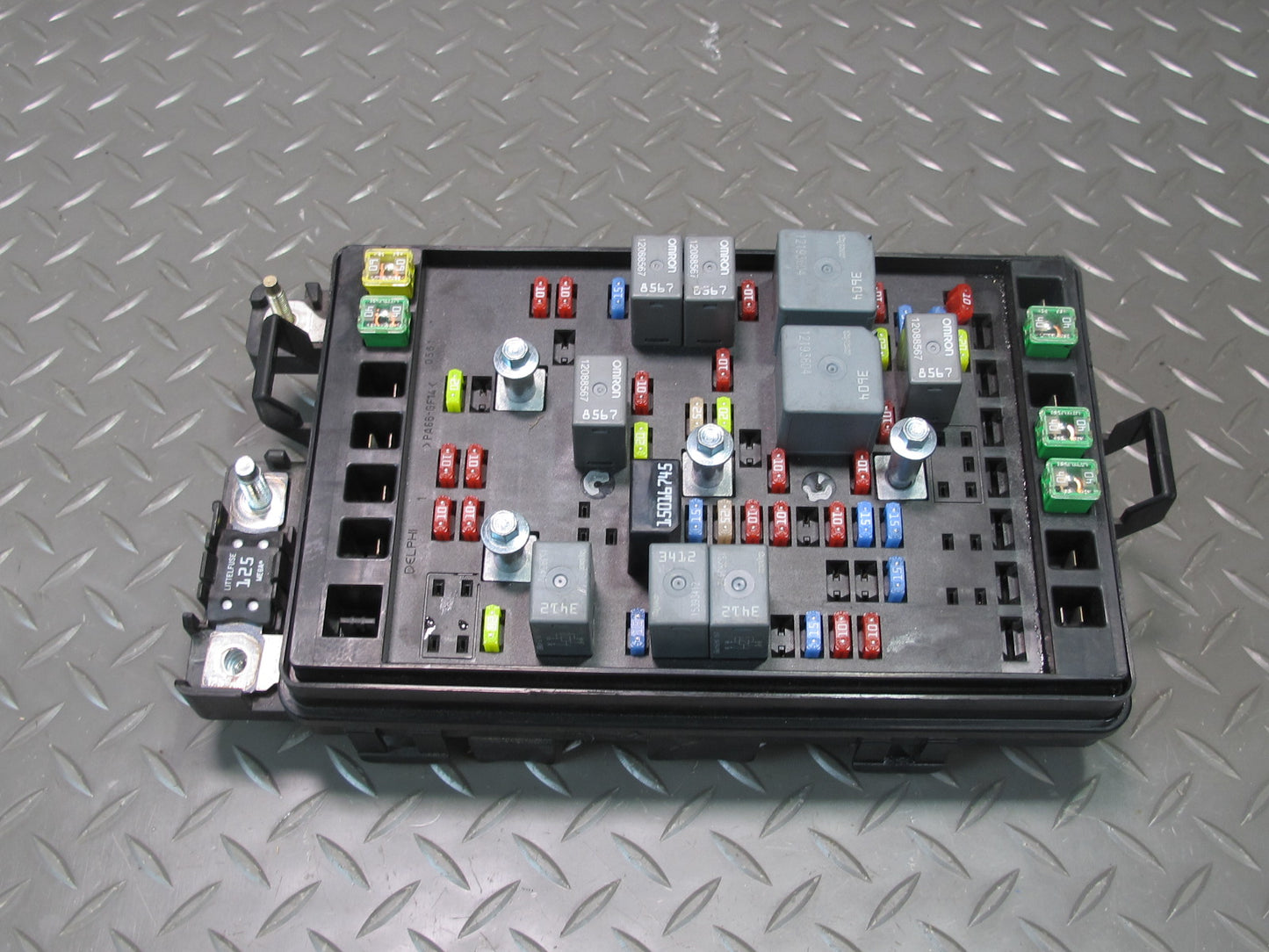 05-06 Chevrolet SSR 6.0L LS2 A/T Engine Bay Relay Fuse Box OEM