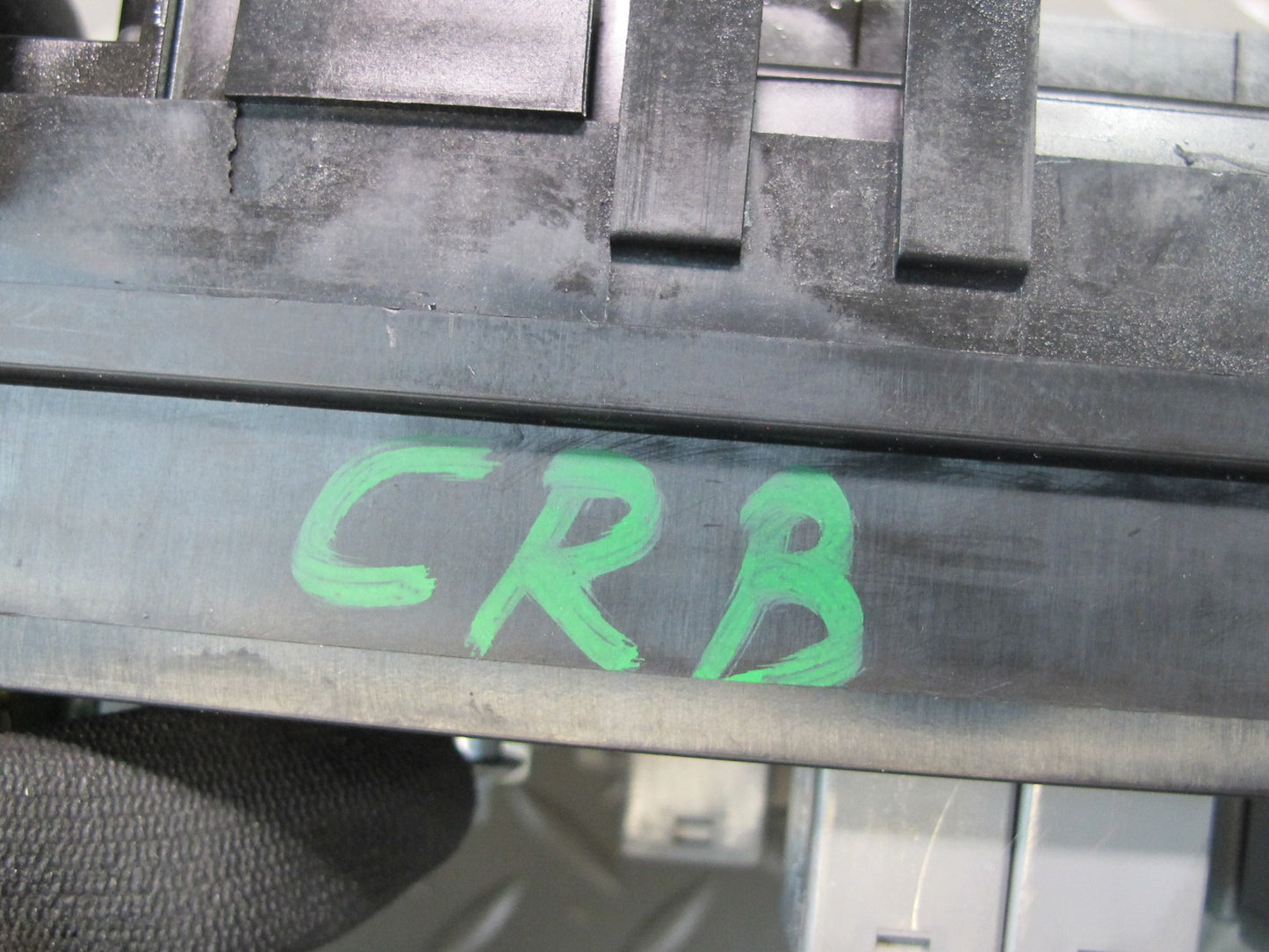 05-06 Chevrolet SSR 6.0L LS2 A/T Engine Bay Relay Fuse Box OEM