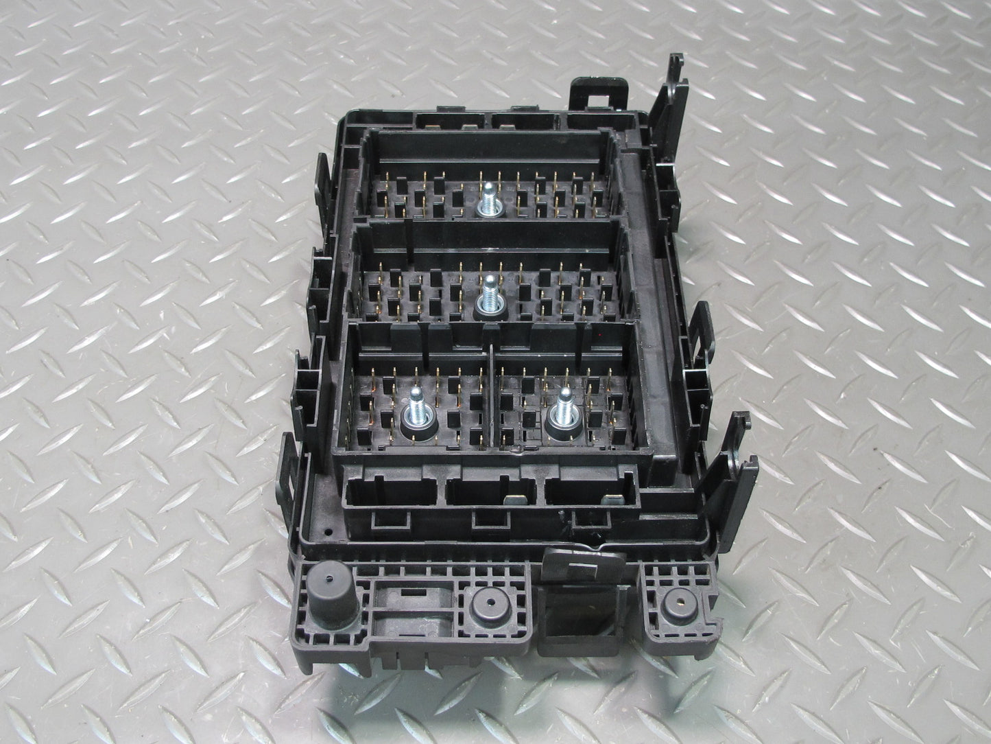 05-06 Chevrolet SSR 6.0L LS2 A/T Engine Bay Relay Fuse Box OEM