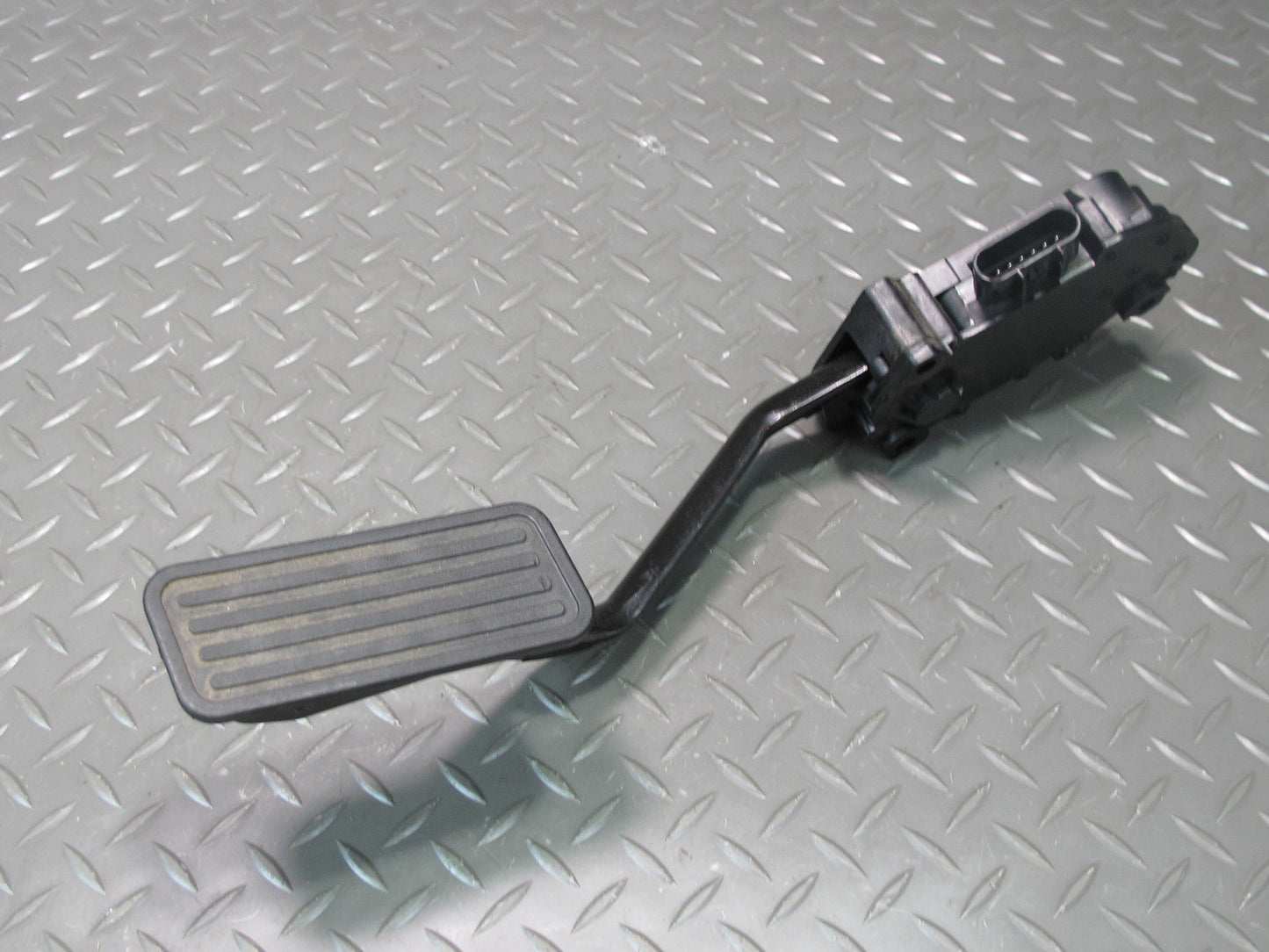 03-06 Chevrolet SSR A/T Accelerator Gas Pedal 15187573 OEM