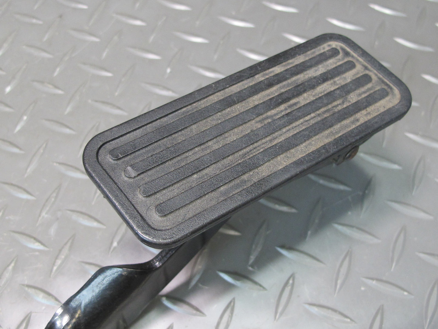 03-06 Chevrolet SSR A/T Accelerator Gas Pedal 15187573 OEM