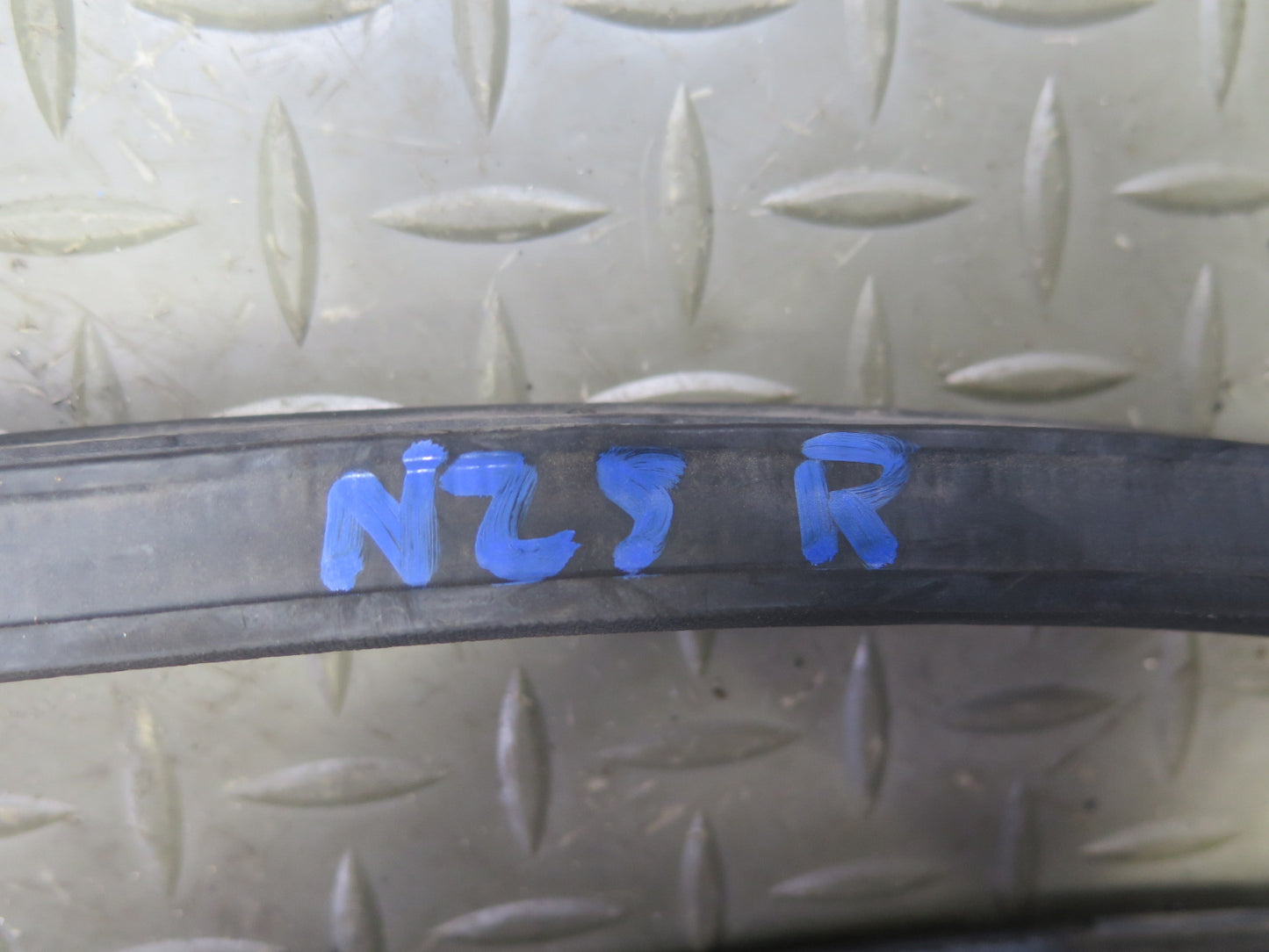 04-09 Nissan 350Z Convertible Left & Right Door Weatherstrip Rubber Seal Set OEM