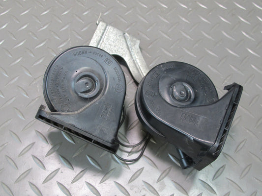 03-06 Chevrolet SSR High & Low Tone Note Horn Signal w Mount Bracket Assy OEM