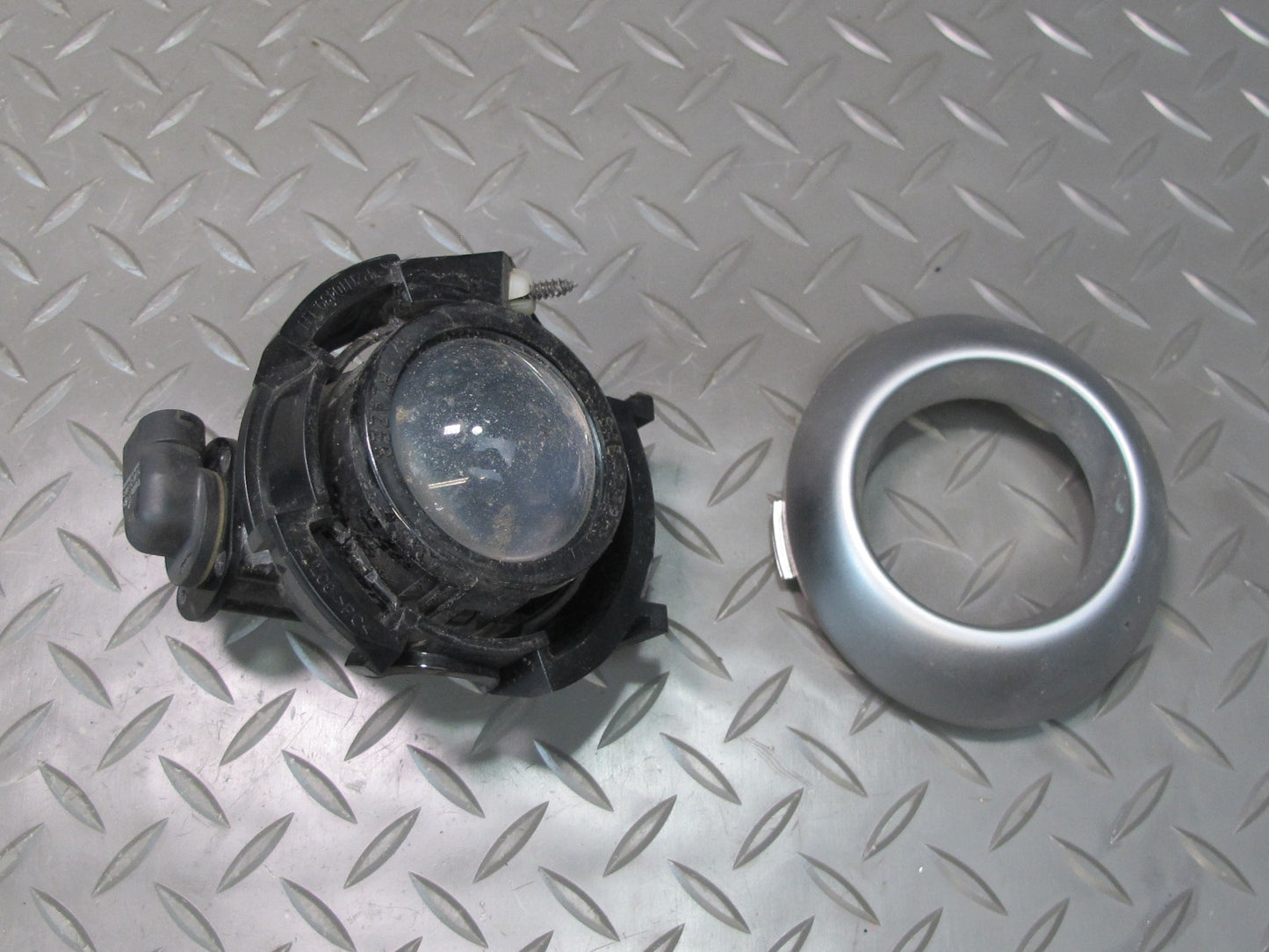 03-06 Chevrolet SSR Front Left & Right Fog Light Lamp w Trim Cover Set OEM