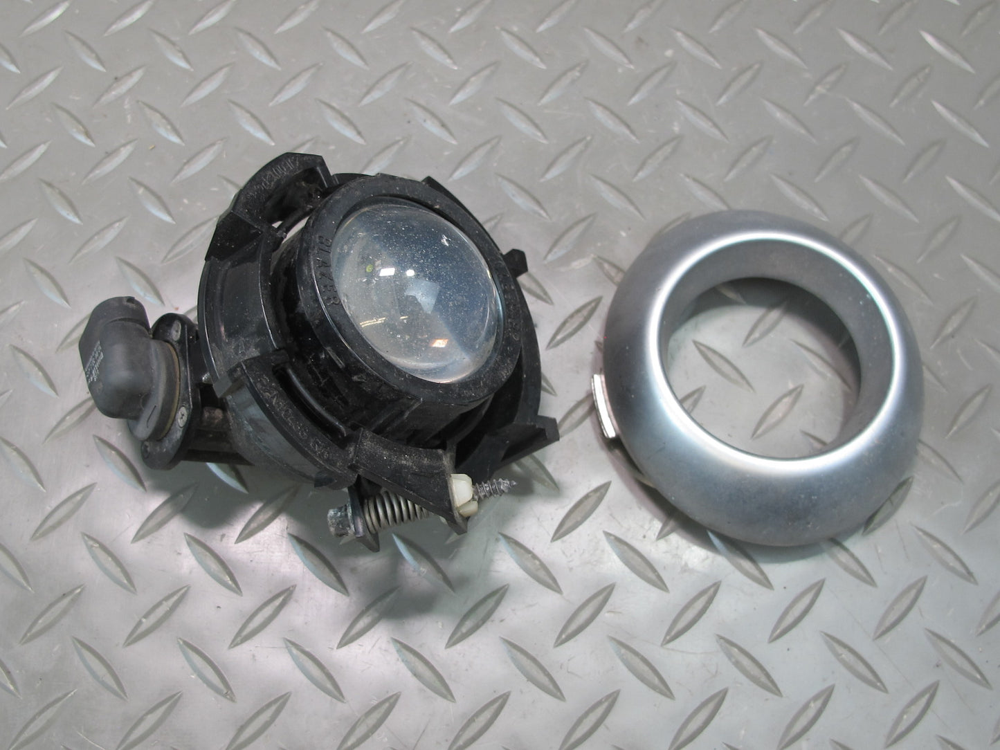 03-06 Chevrolet SSR Front Left & Right Fog Light Lamp w Trim Cover Set OEM