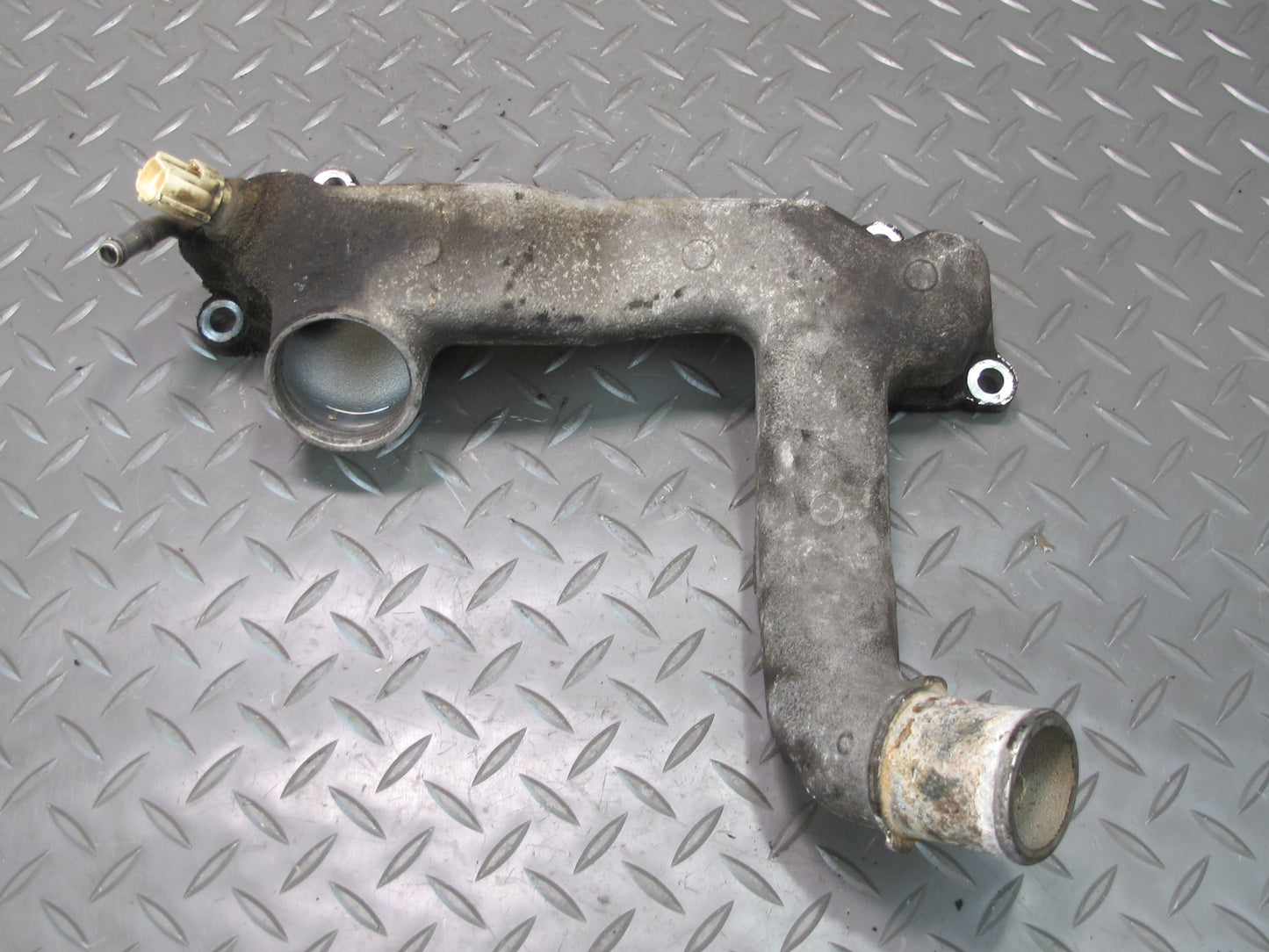 2004-2009 Lexus UZJ120L GX470 4.7L 2UZFE Engine Thermostat Housing W/ Pipe Set