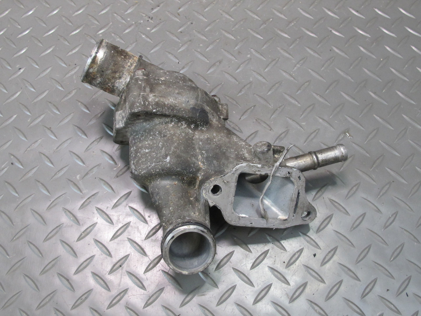 2004-2009 Lexus UZJ120L GX470 4.7L 2UZFE Engine Thermostat Housing W/ Pipe Set