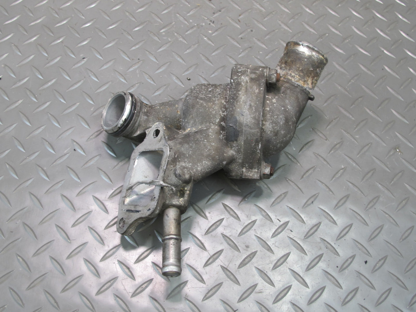 2004-2009 Lexus UZJ120L GX470 4.7L 2UZFE Engine Thermostat Housing W/ Pipe Set