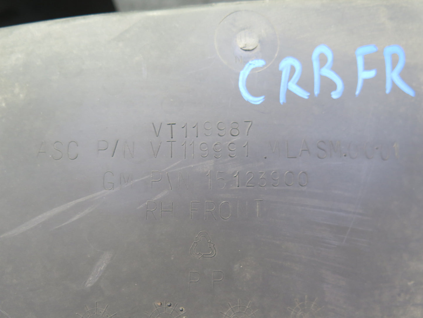 03-06 Chevrolet SSR Front Right Fender Liner Splash Shield 15123900 OEM