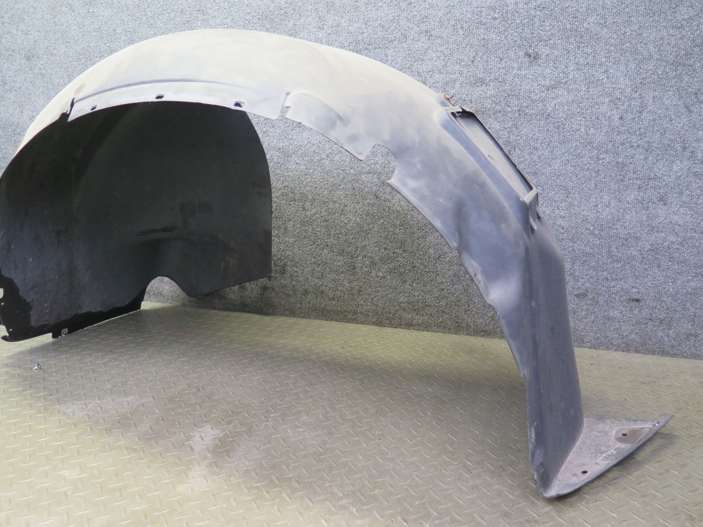 03-06 Chevrolet SSR Front Right Fender Liner Splash Shield 15123900 OEM