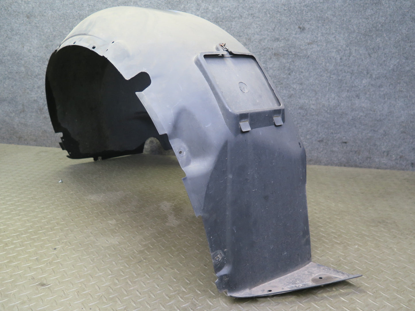 03-06 Chevrolet SSR Front Right Fender Liner Splash Shield 15123900 OEM