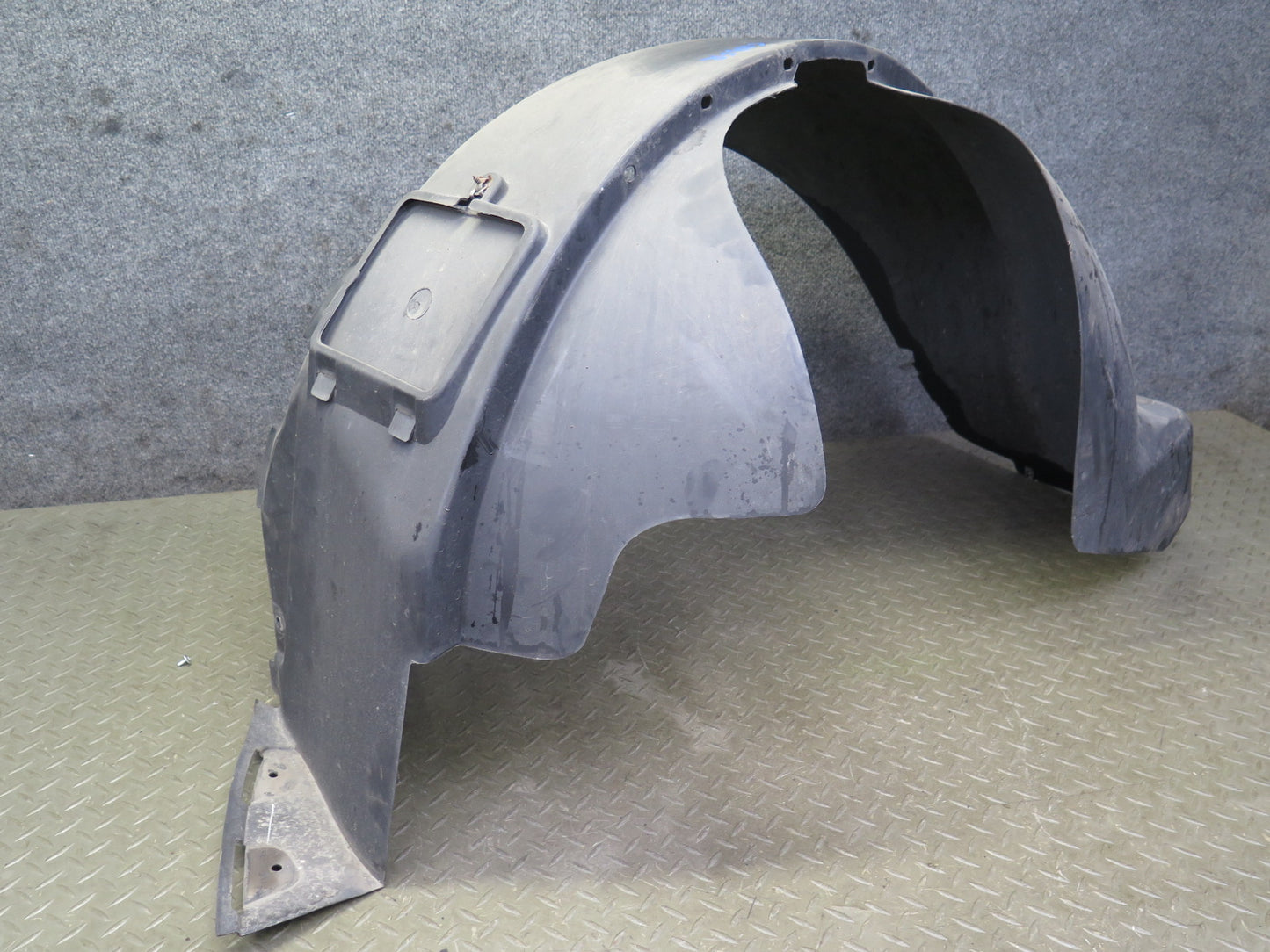 03-06 Chevrolet SSR Front Right Fender Liner Splash Shield 15123900 OEM