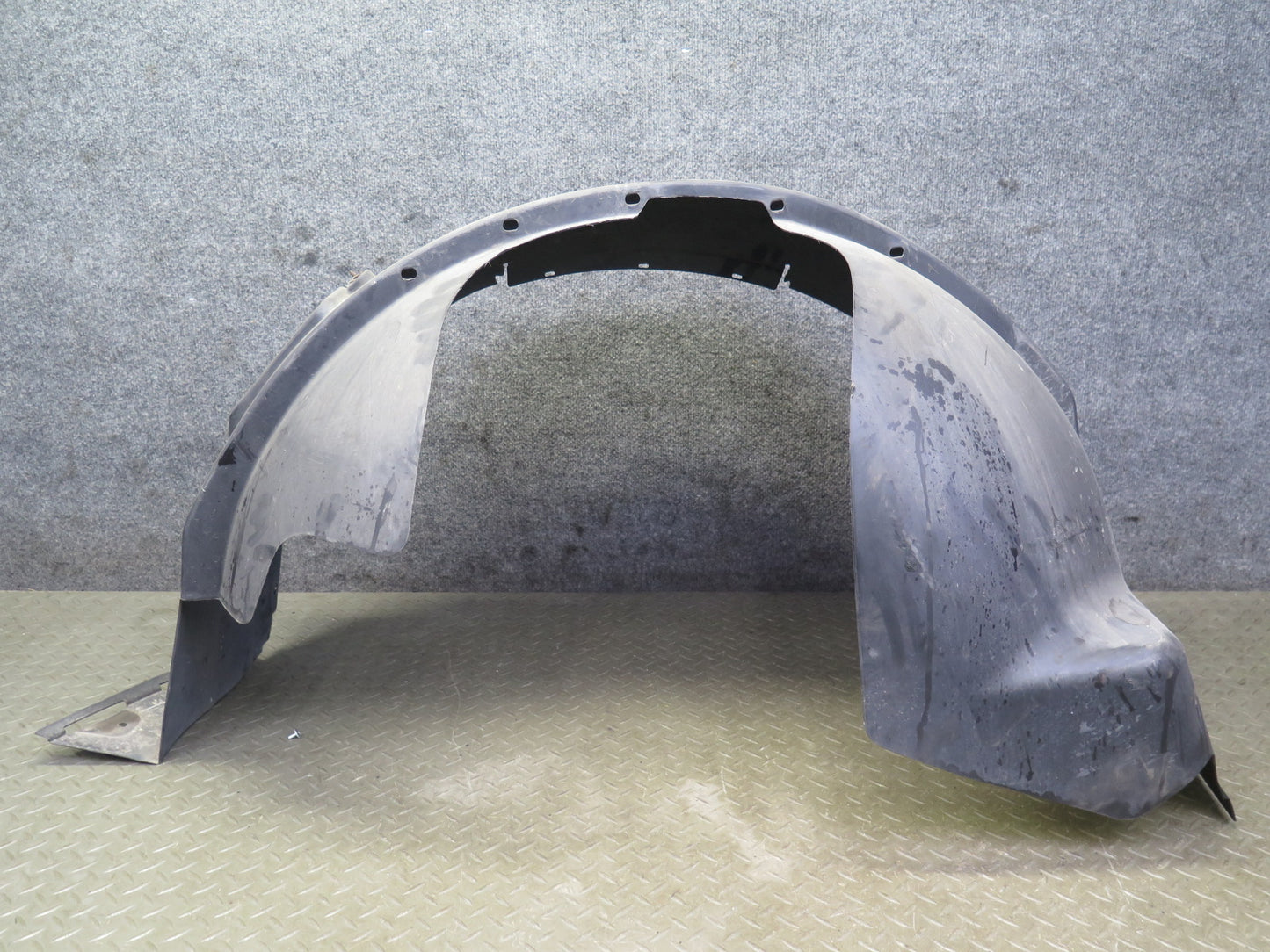 03-06 Chevrolet SSR Front Right Fender Liner Splash Shield 15123900 OEM