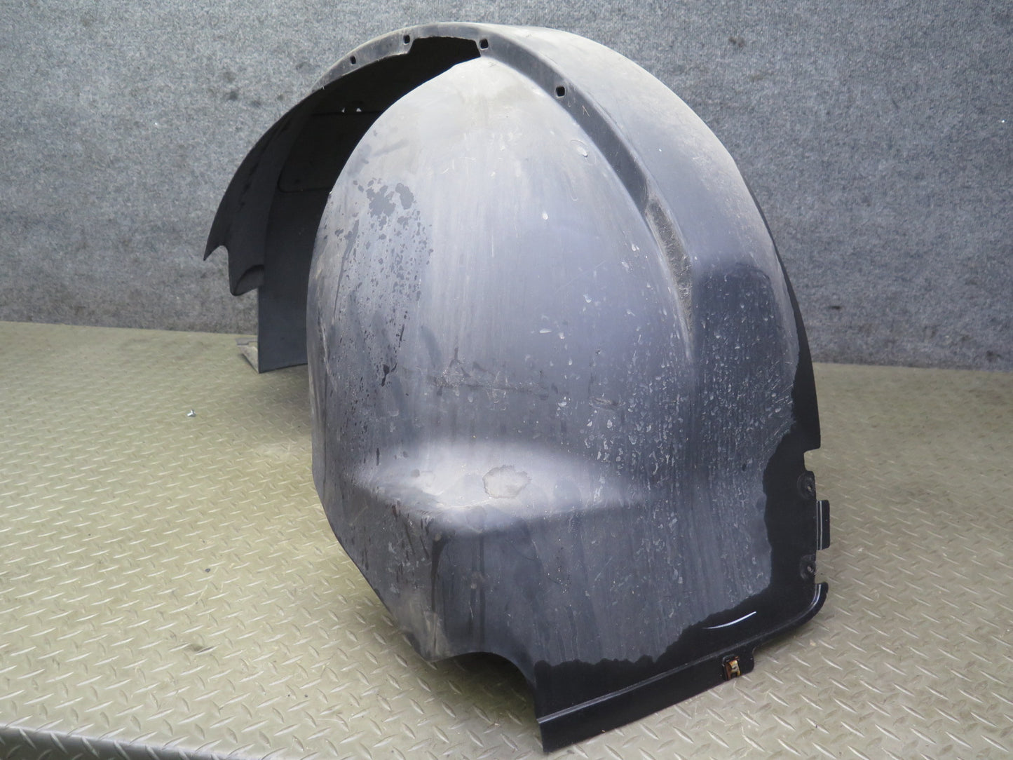 03-06 Chevrolet SSR Front Right Fender Liner Splash Shield 15123900 OEM