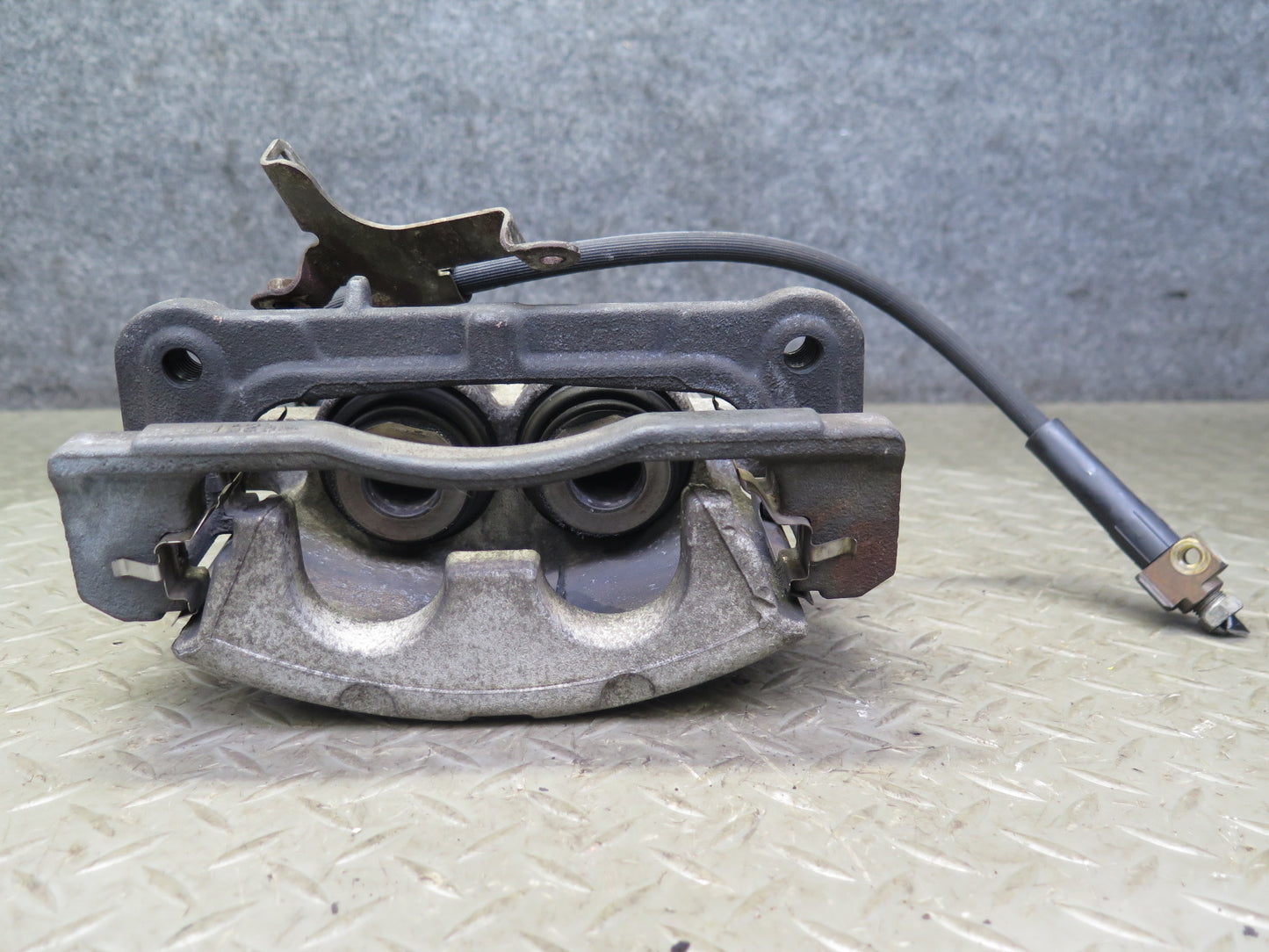 03-06 Chevrolet SSR Set of 2 Front Left & Right Brake Caliper PBR OEM