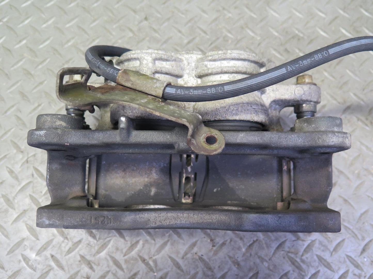 03-06 Chevrolet SSR Set of 2 Front Left & Right Brake Caliper PBR OEM