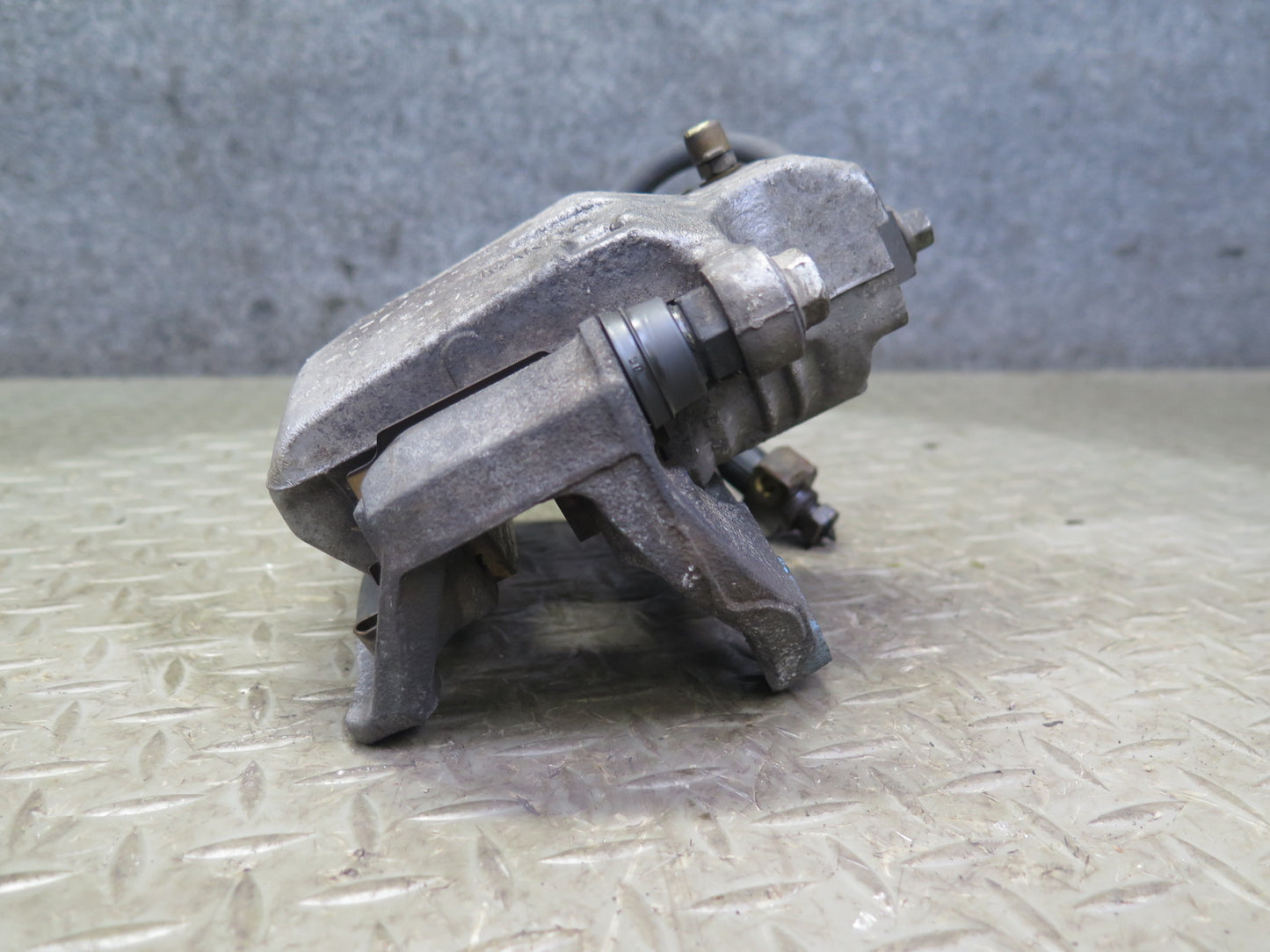 03-06 Chevrolet SSR Set of 2 Rear Left & Right Brake Caliper OEM